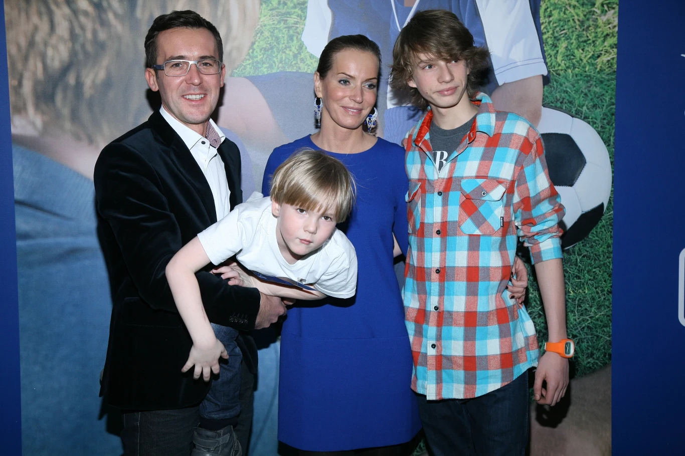 Maciej Kurzajewski i Paulina Smaszcz z synami