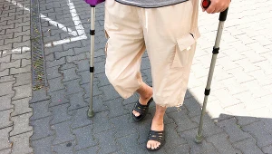 Kiedy ZUS wzywa do lekarza orzecznika i kto musi się stawić na komisję?