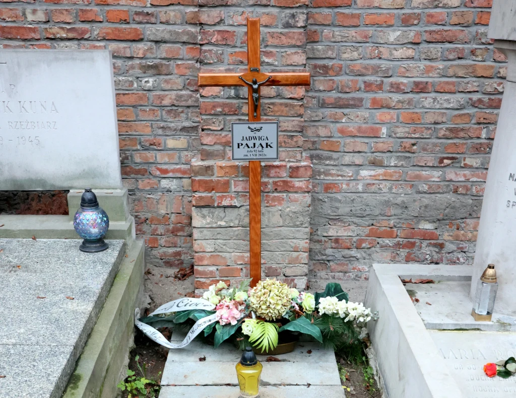 Grób siostry Jerzego Połomskiego