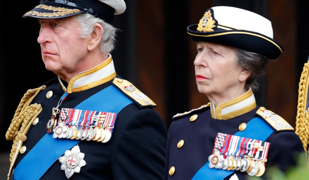 Król Karol III i księżniczka Anna