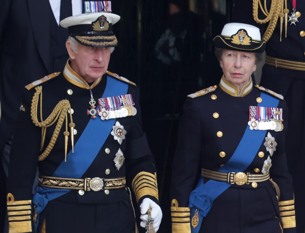 Król Karol III i księżniczka Anna