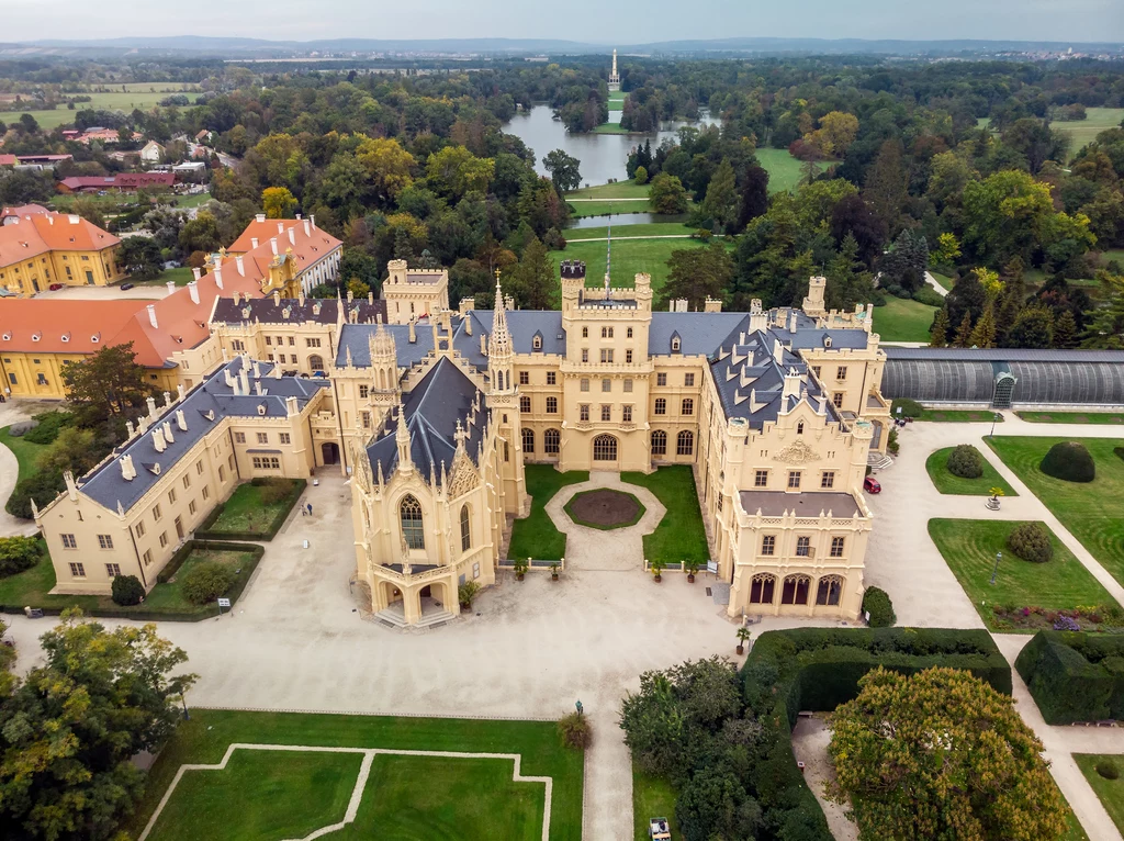 Pałac w Lednicach - widok z lotu ptaka