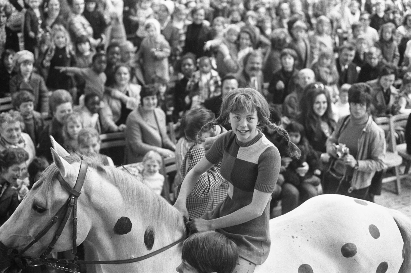 Inger Nilsson w roli Pippi. Aktorka w 1972 w Amsterdamie podczas spotkania z widzami WIKIPEDIA