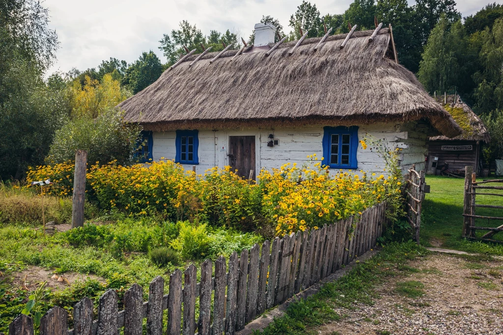 Drewniany dom ze skansenu Sioło Budy