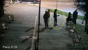Policja z Grudziądza opublikowała zdjęcia z monitoringu miejskiego, na którym widać poszukiwanego mężczyznę