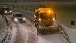 Paraliż na drogach w Trójmieście przez opady śniegu. Zdjęcie ilustracyjne