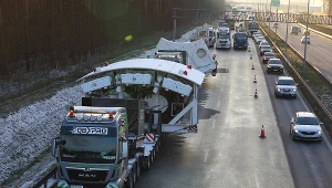 Transport tarczy TBM na trasie S8 w Jankach pod Warszawą