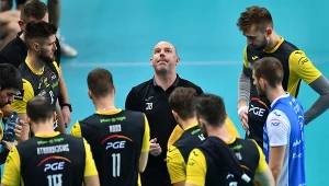 Wielka firma podnosi się z kolan. Wygrana pod okiem bezrobotnego trenera