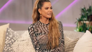 Khloe Kardashian odsłoniła brzuch. Co za ciało!