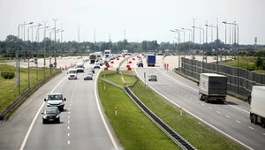 Dlaczego na polskich autostradach nie stosuje się ekranów zapobiegających oślepianiu?