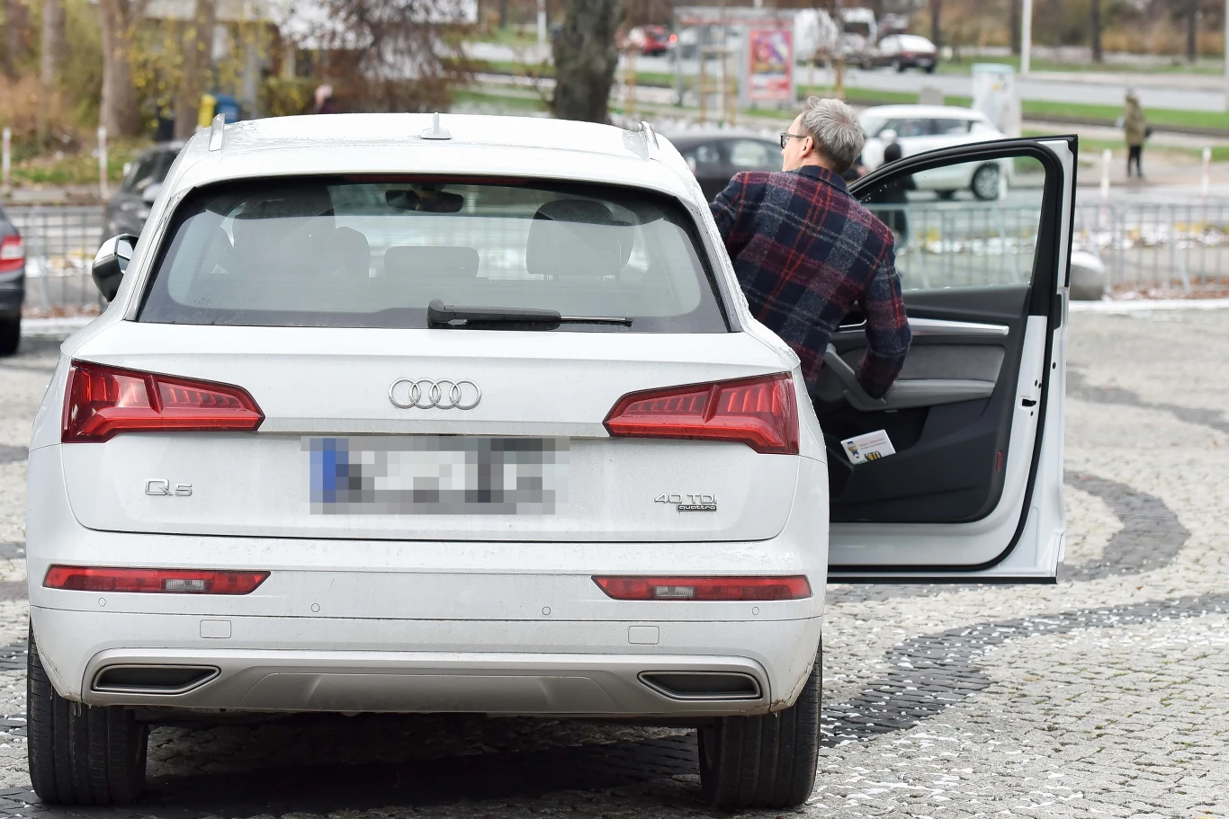 Katarzyna Cichopek wozi Macieja Kurzajewskiego swoim samochodem