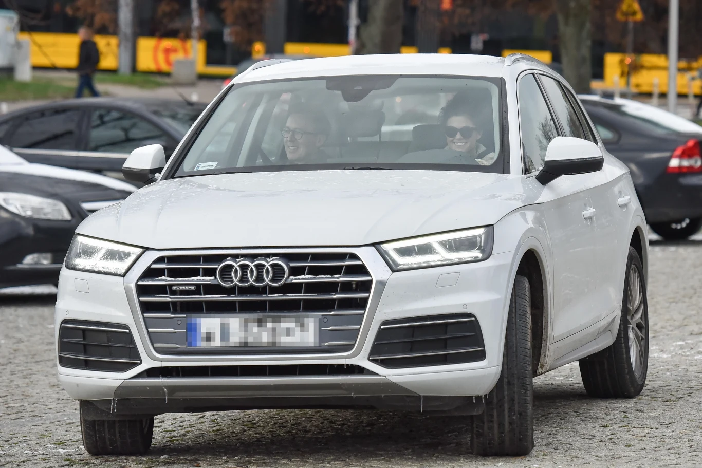 Katarzyna Cichopek wozi Macieja Kurzajewskiego swoim samochodem