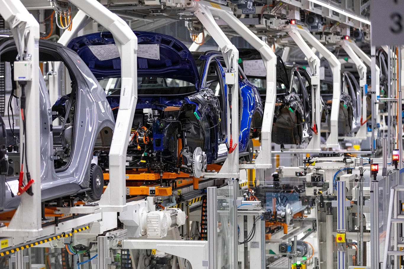 Obecnie wyprodukowanie jednego samochodu elektrycznego jest niemal trzy razy droższe niż spalinowego Obecnie wyprodukowanie jednego samochodu elektrycznego jest niemal trzy razy droższe niż spalinowego