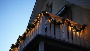 Sposoby na piękny balkon w zimie