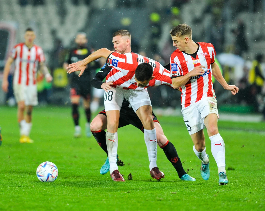 Piłkarze Cracovii w meczu z Jagiellonią Piłkarze Cracovii w meczu z Jagiellonią