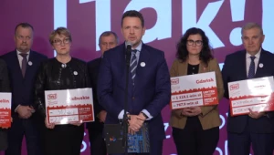 Samorządowcy podczas wspólnej konferencji prasowej w Warszawie