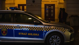 Strażnicy odnaleźli dwie 14-latki na jednym z warszawskich podwórek