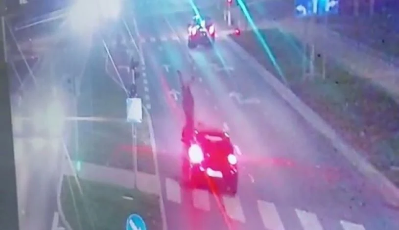 Piesza nie zastosowała się do sygnalizacji świetlnej i weszła na pasy na czerwonym świetle.