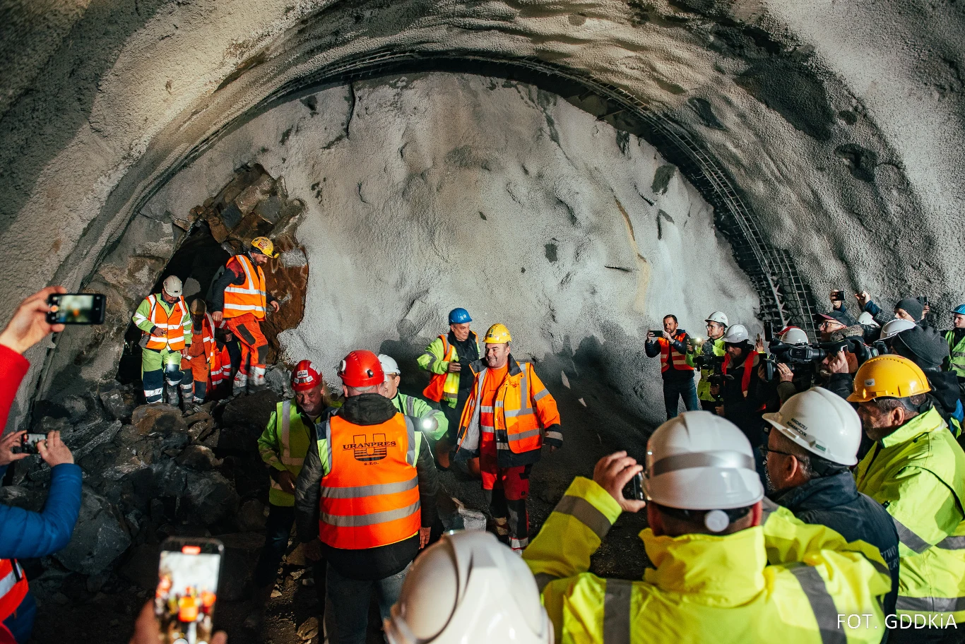 Przebicie tunelu na budowie drogi ekspresowej S1
