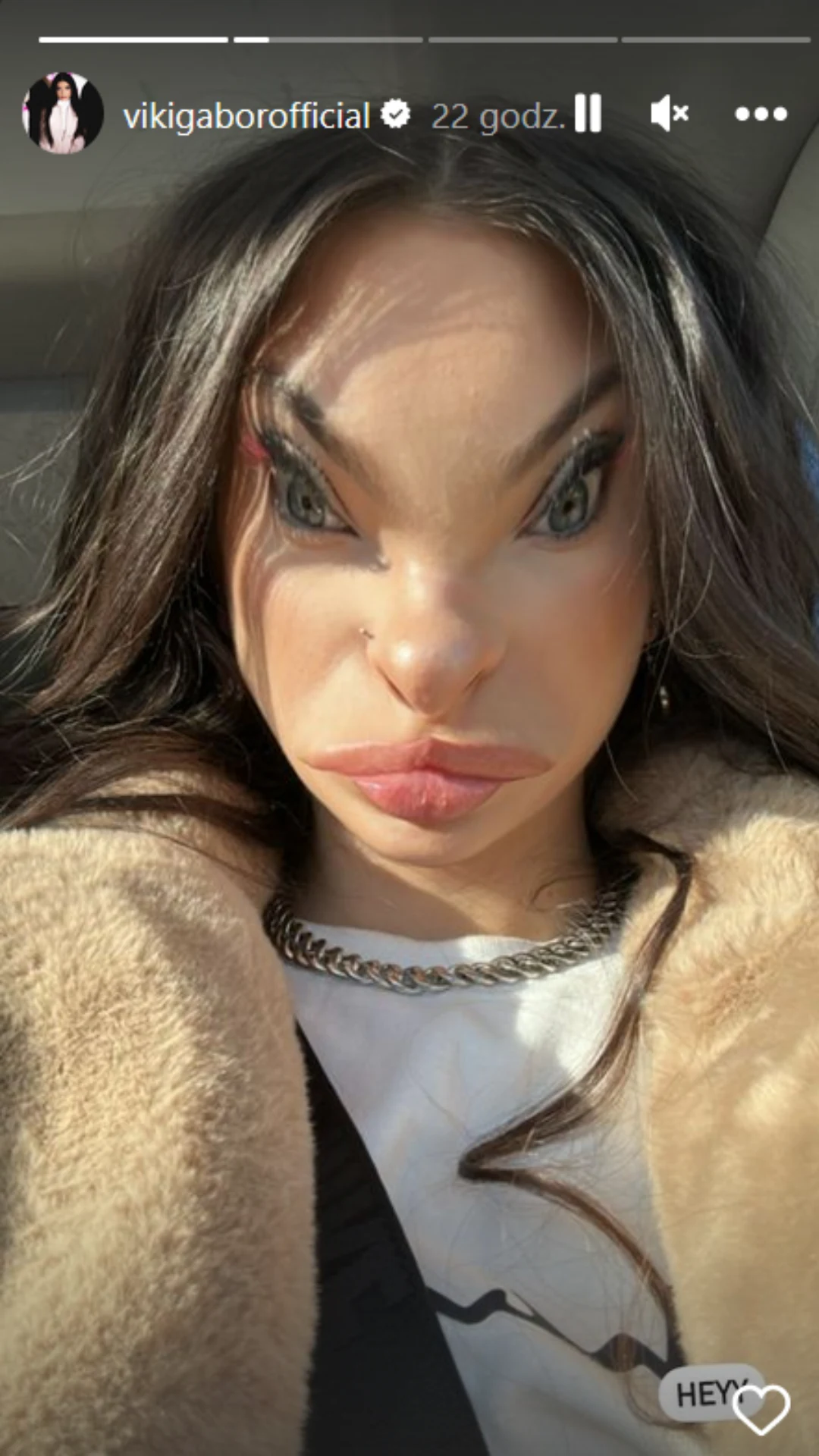 15-letnia Viki Gabor straszy w sieci. Mocny makijaż przy tym to nic! Przesadziła? 15-letnia Viki Gabor straszy w sieci. Mocny makijaż przy tym to nic! Przesadziła?