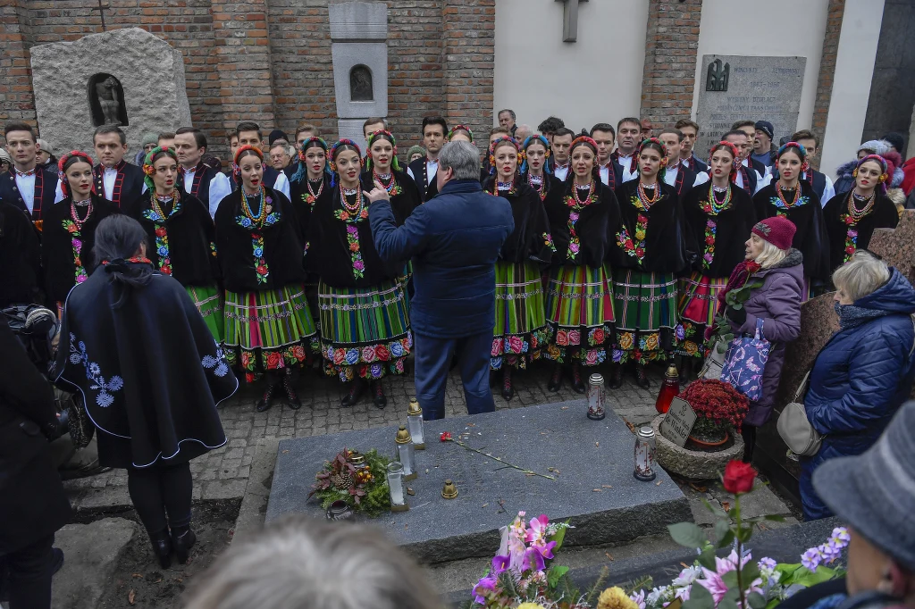 Pogrzeb Jerzego Połomskiego. Zespół Pieśni i Tańca Mazowsze