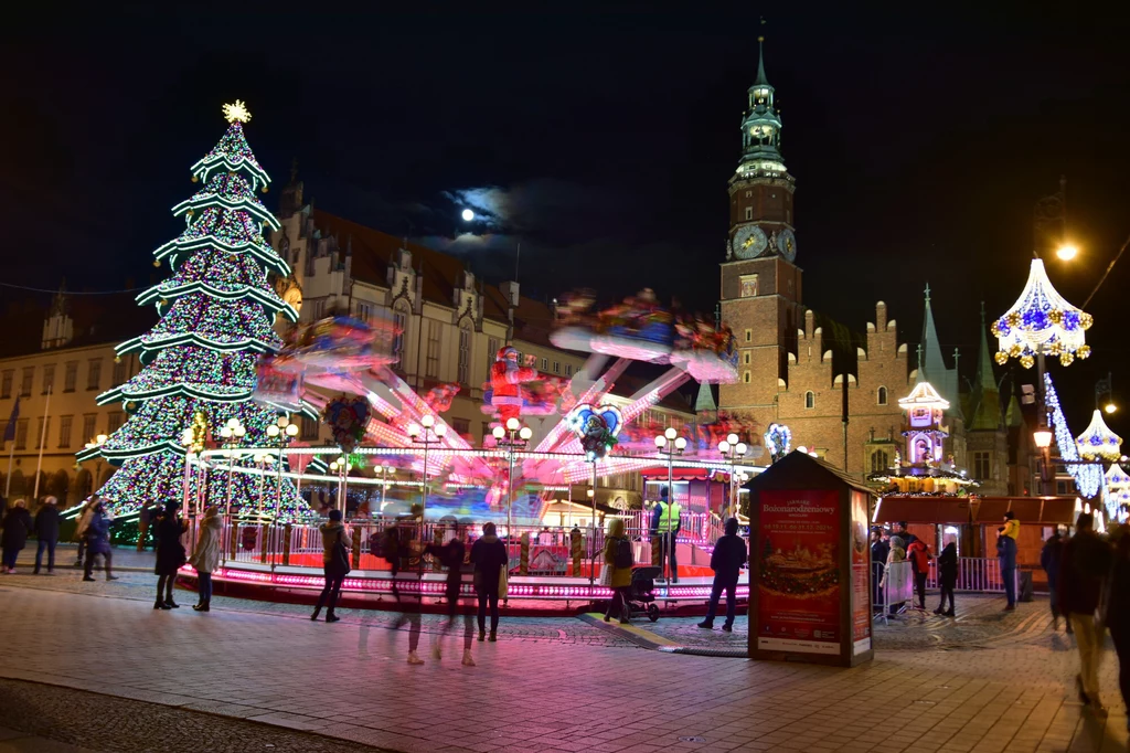 Jarmark świąteczny we Wrocławiu zawsze cieszy się dużą popularnością.