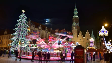 Świąteczne iluminacje świetlne można zobaczyć na Jarmarku we Wrocławiu.