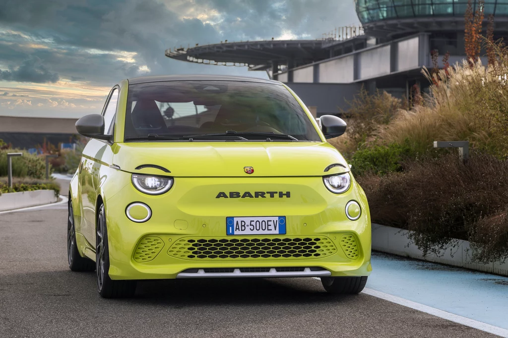 Nowy Abarth 500e – elektryczny, a brzmi jak spalinowy 