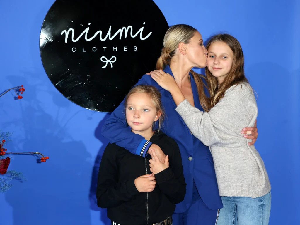 Daria Ładocha z córkami