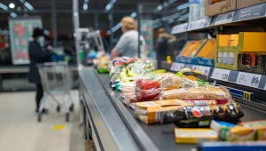 Jedna z niedziel handlowych w 2023 r. przypada w Wigilię, więc część sklepów trzeba będzie zamknąć przed godz. 14:00 (zdj. ilustracyjne)