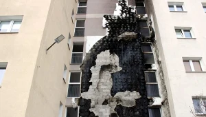 Pożar elewacji przy ulicy Broniewskiego w Warszawie