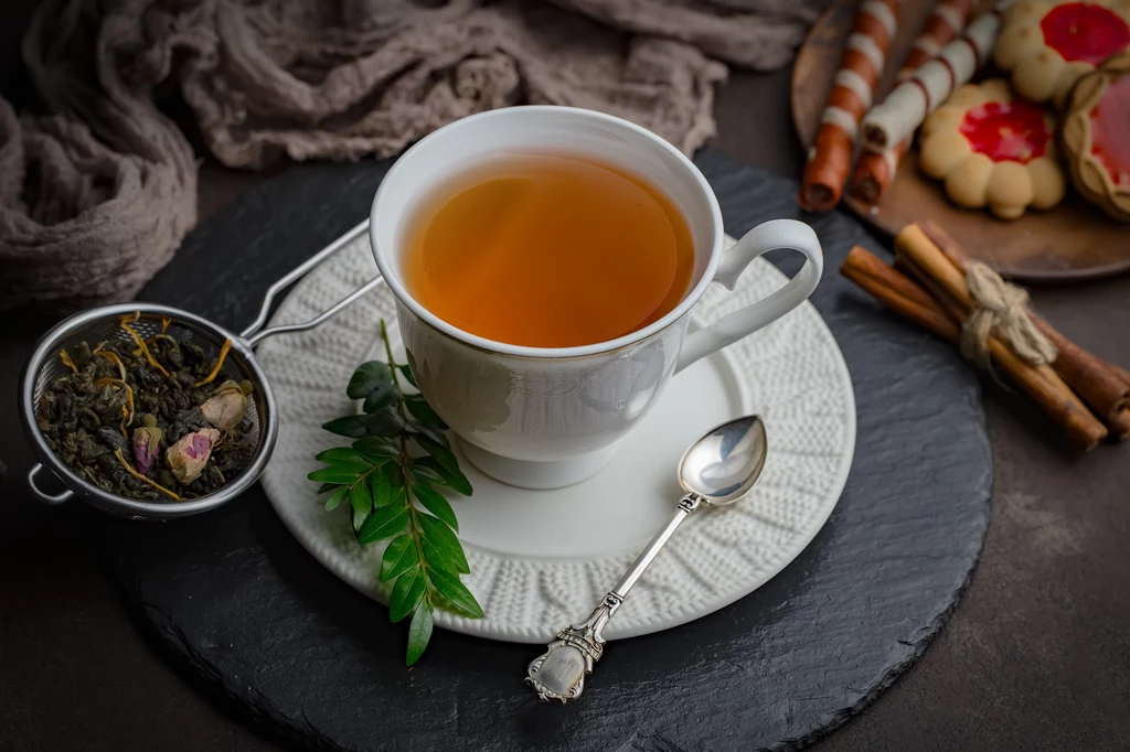 Zielona herbata pita wieczorem może wywołać problemy ze snem