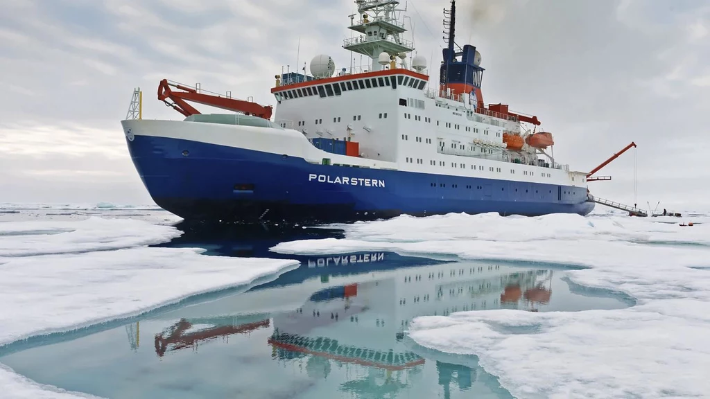 RV Polarstern do dziś pływa po zamarzniętych wodach Arktyki