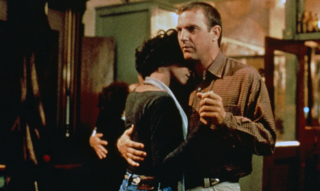 Whitney Houston i Kevin Costner w filmie "Bodyguard" Whitney Houston i Kevin Costner w filmie "Bodyguard"