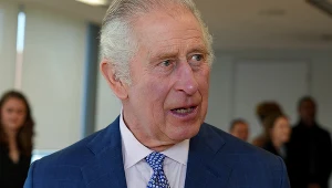 Karol III przytłoczony skandalami z Harrym i Meghan