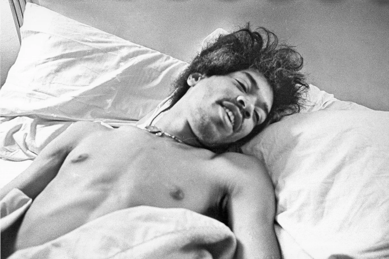 Jimi Hendrix w hotelu w Nowym Jorku w 1968 r. Jimi Hendrix w hotelu w Nowym Jorku w 1968 r.