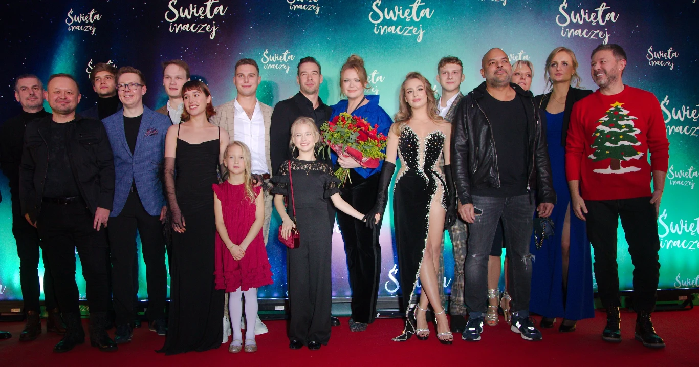 Premiera filmu "Święta inaczej". Zdrójkowski nie chciał pozować do zdjęć obok Gąsiewskiej Premiera filmu "Święta inaczej". Zdrójkowski nie chciał pozować do zdjęć obok Gąsiewskiej