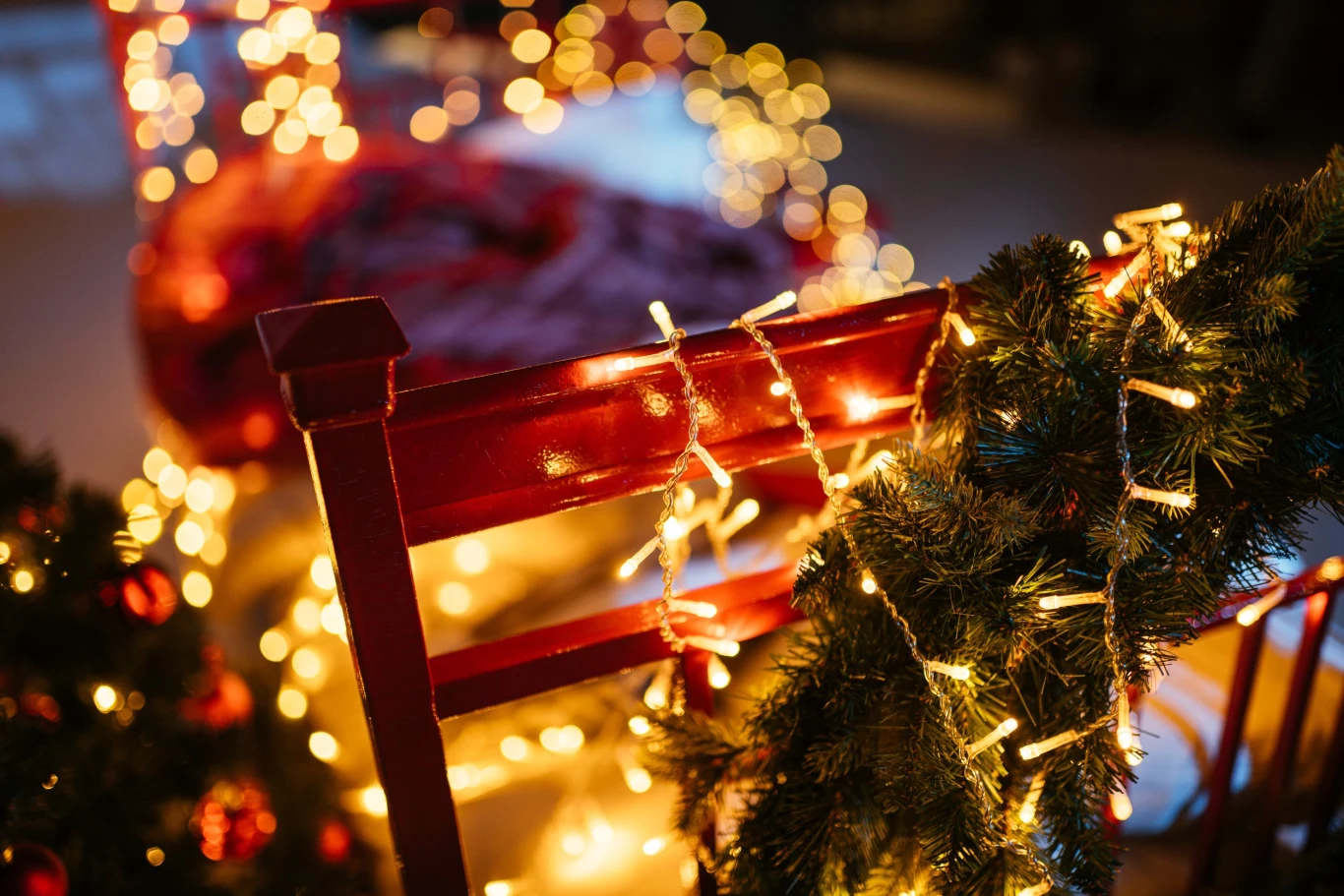 Inflacja i ceny energii raczej nie dają powodów do świętowania. Polacy uważają, że ozdoby i światełka chociaż na chwilę pozwolą zapomnieć o trudnym czasie Inflacja i ceny energii raczej nie dają powodów do świętowania. Polacy uważają, że ozdoby i światełka chociaż na chwilę pozwolą zapomnieć o trudnym czasie