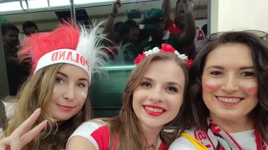 Hania, Renia i Magda w drodze na mecz