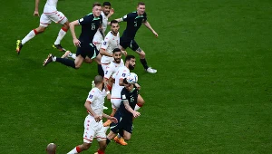 Australia wygrywa z Tunezją po zaciętym meczu, Duke bohaterem "Socceroos"!