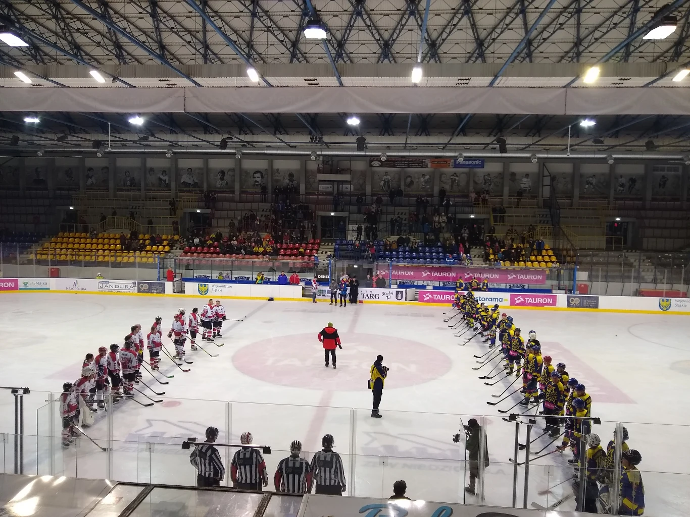 Przed meczem Podhale Nowy Targ kontra Hokejowa Reprezentacja Artystów Polskich