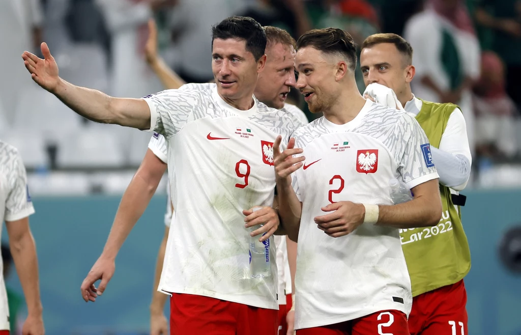 Robert Lewandowski i Matty Cash Robert Lewandowski i Matty Cash