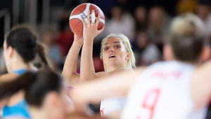 Weronka Telenga (z piłką)