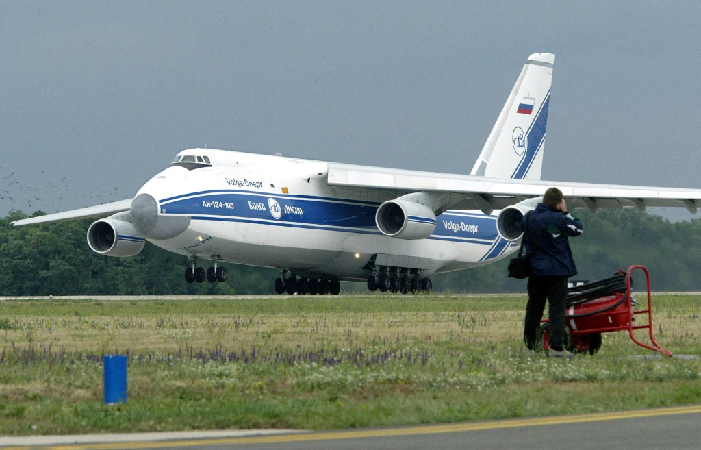 Rosyjski An-124 Rusłan Rosyjski An-124 Rusłan