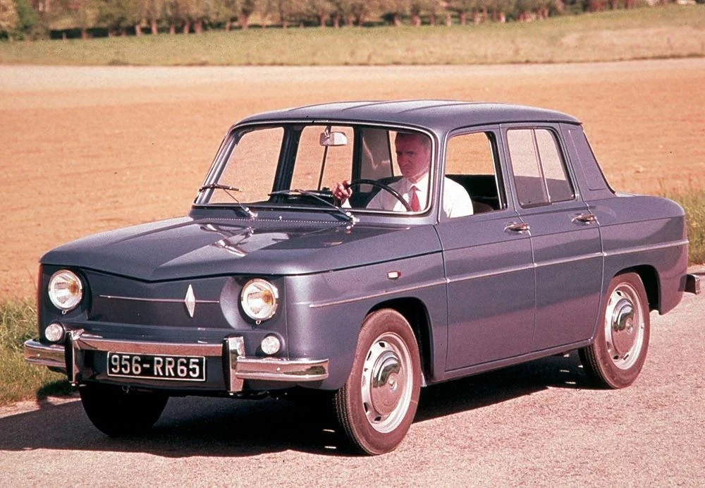 Renault 8 - w oparciu o to auto powstała pierwsza Dacia - model 1100