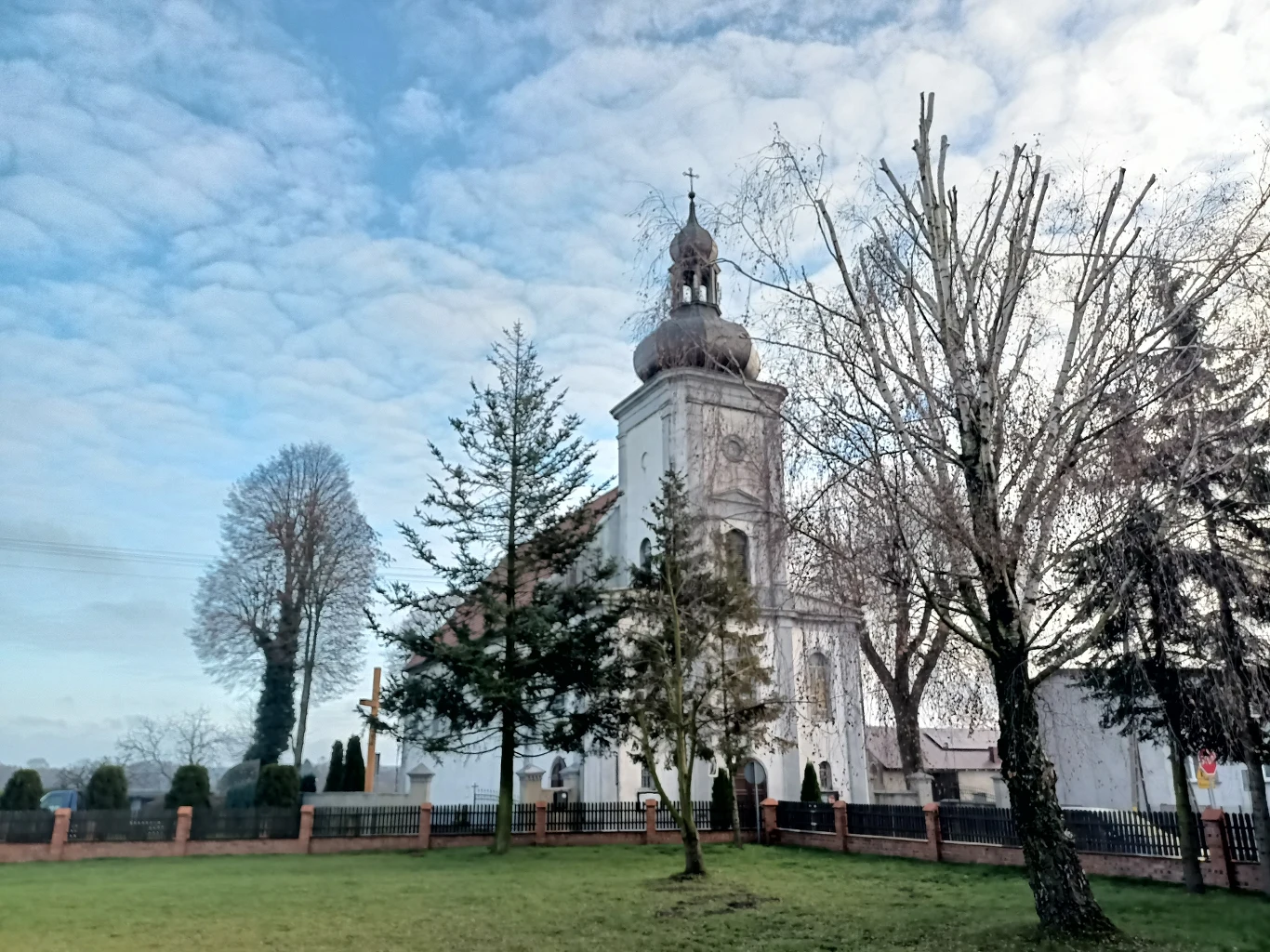 Ks. Wiesław był proboszczem w Trzcinicy przez 9 lat. Jego posługę w parafii pw. św. Stanisława Biskupa i Męczennika zakończyła obyczajowa afera Ks. Wiesław był proboszczem w Trzcinicy przez 9 lat. Jego posługę w parafii pw. św. Stanisława Biskupa i Męczennika zakończyła obyczajowa afera