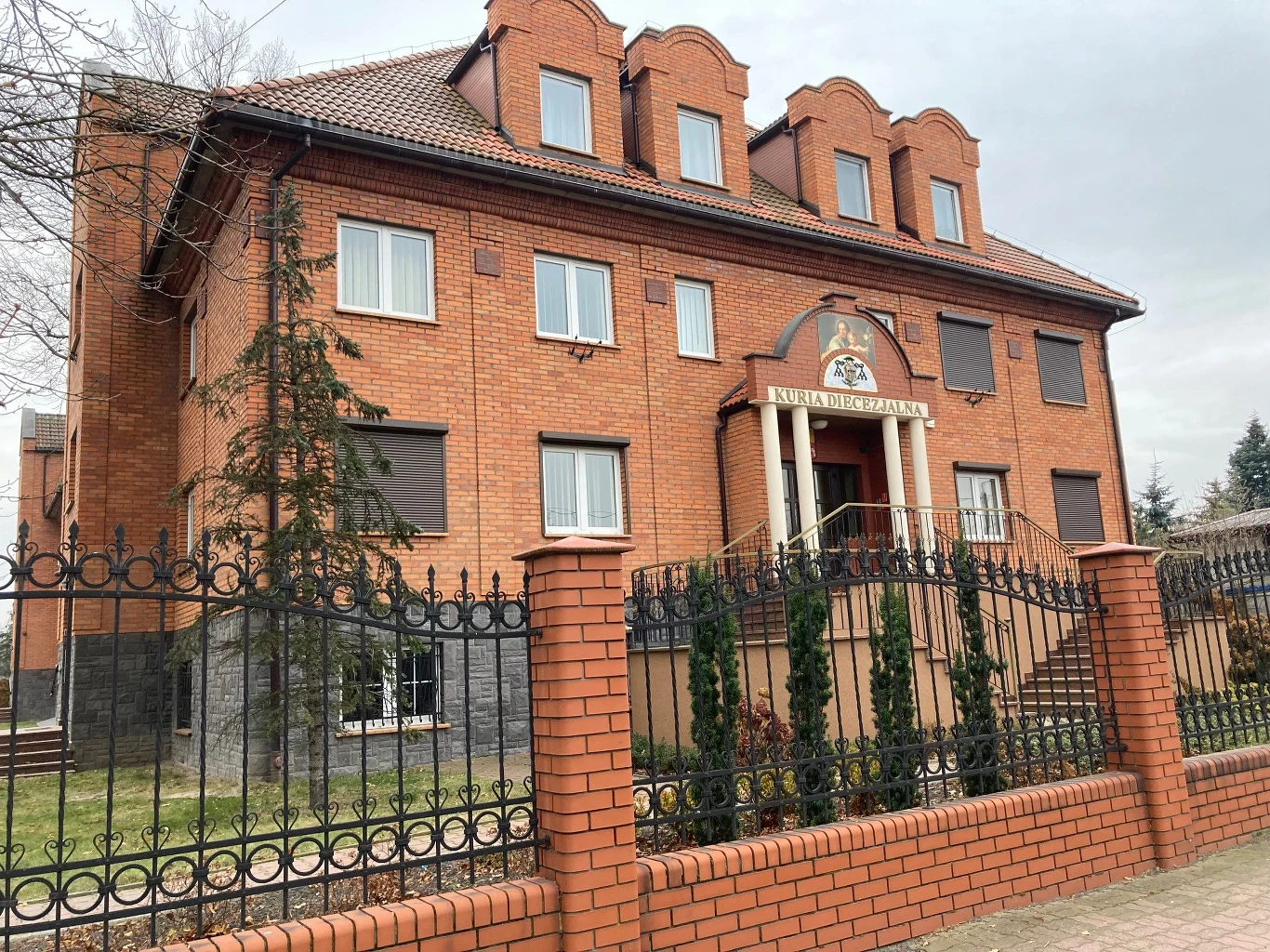 Po odejściu z Trzcinicy ks. Wiesława, do kaliskiej kurii zaczęły wpływać skargi na nowego proboszcza Po odejściu z Trzcinicy ks. Wiesława, do kaliskiej kurii zaczęły wpływać skargi na nowego proboszcza