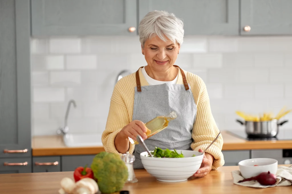 Jajka powinny znaleźć się w diecie seniora. Nawet jeśli w jego krwi jest wysoki poziom cholesterolu