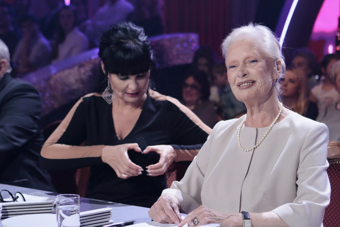 Iwona Pavlović i Beata Tyszkiewicz w roli jurorek Iwona Pavlović i Beata Tyszkiewicz w roli jurorek