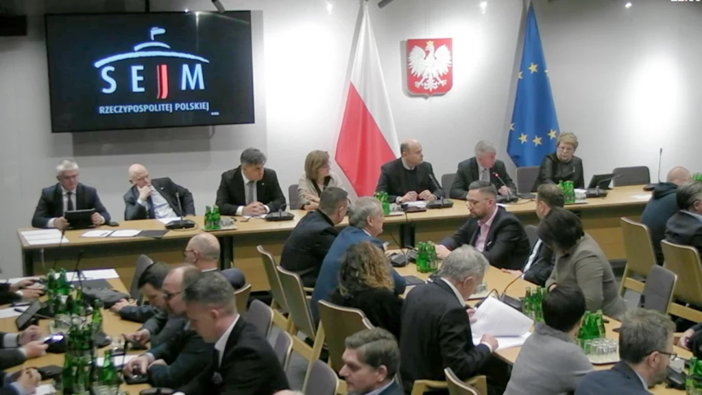 Sejmowe komisje zdecydowały o odroczeniu posiedzenia ws. projektu zmian konstytucji Sejmowe komisje zdecydowały o odroczeniu posiedzenia ws. projektu zmian konstytucji